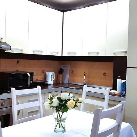 Spacious Family-friendly In The Heart Of Bllok Lägenhet