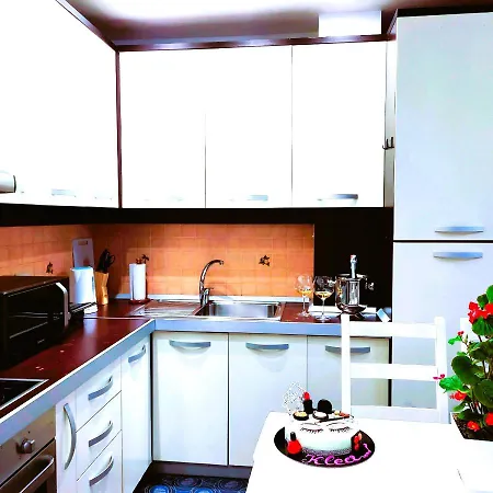 Spacious Family-friendly In The Heart Of Bllok Lägenhet *