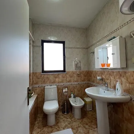 Lägenhet Spacious Family-friendly In The Heart Of Bllok Tirana